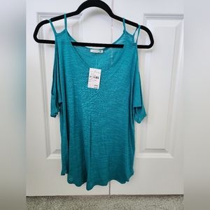 🆕️ NWT New With Tags  XS Soprano Cold Shoulder Top